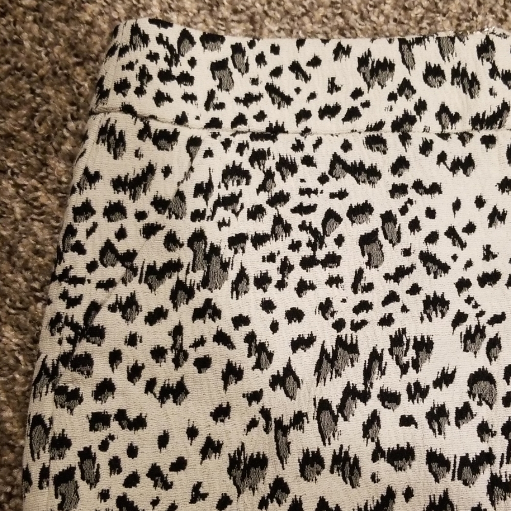 Snow leopard mini skirt - Picture 2 of 4